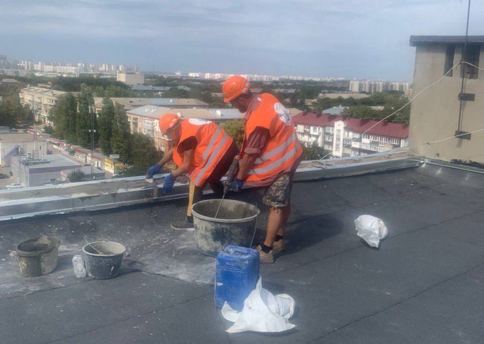 Відновили тисячі квадратних метрів дахів у Харкові