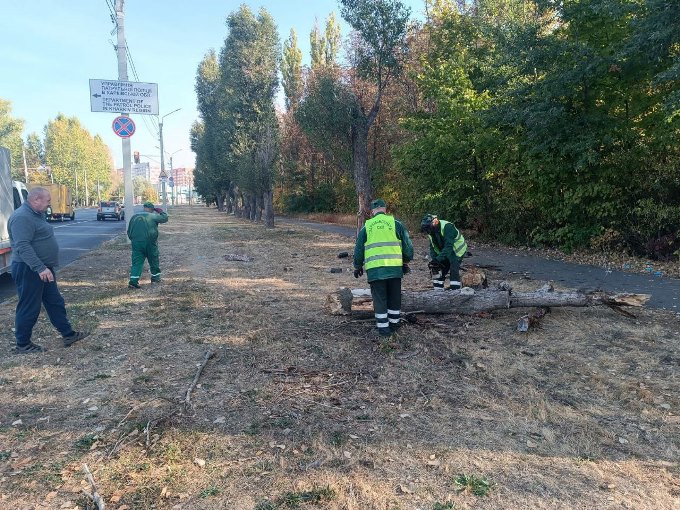 Новини Харкова: комунальники навели лад на місці  ДТП