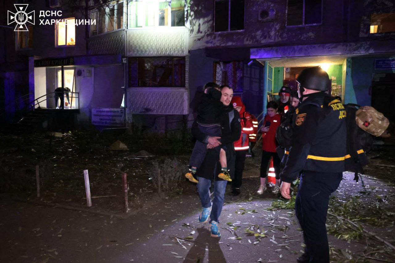 Показали наслідки російських ударів по Харкову рятувальники: Новини Харкова