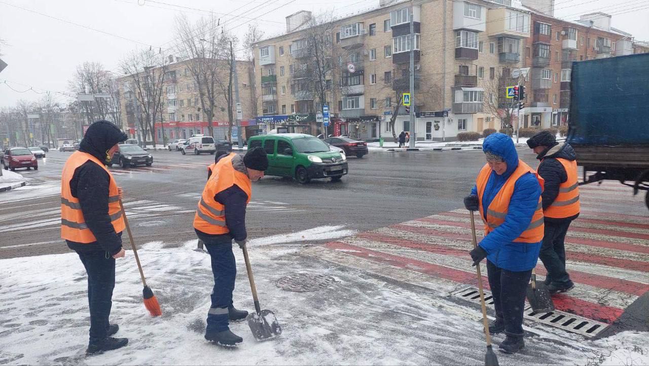 Наводять лад на вулицях харківські дорожники: Новини Харкова