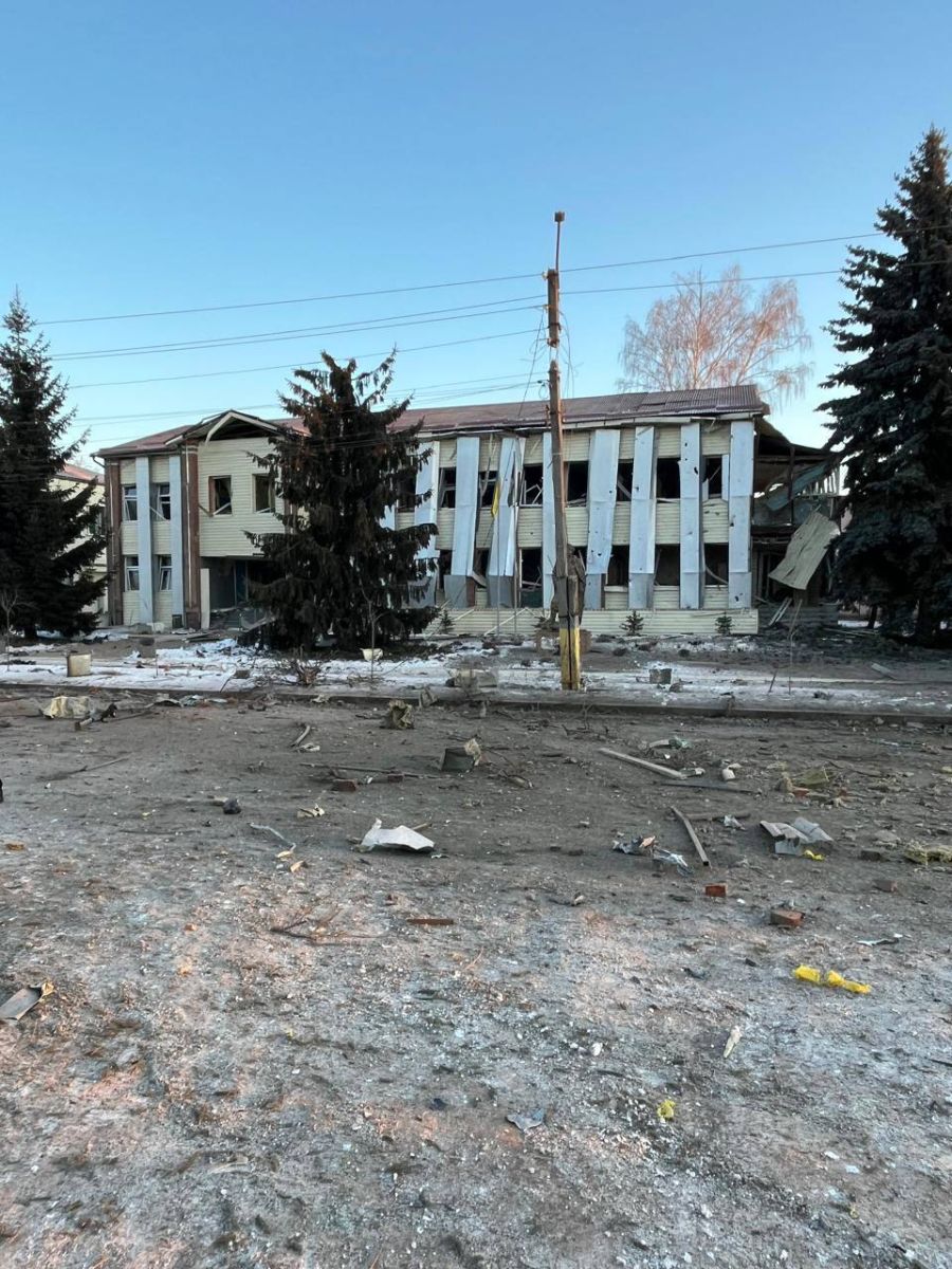 Новини Харкова: ворог кинув авіабомби на центр Золочева