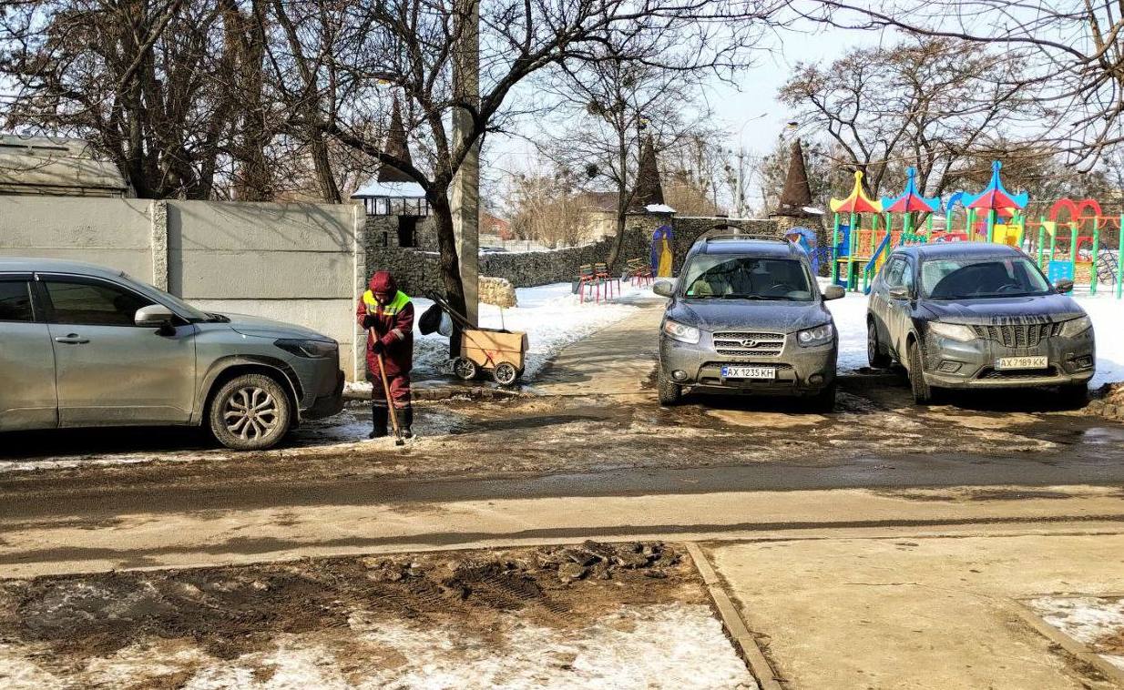 Перевірили санітарний стан десятків дворів Харкова комунальники: Новини Харкова