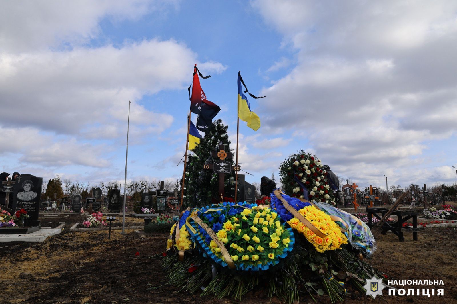 Провели в останню путь старшого лейтенанта поліції Дениса Котляра: Новини Харкова