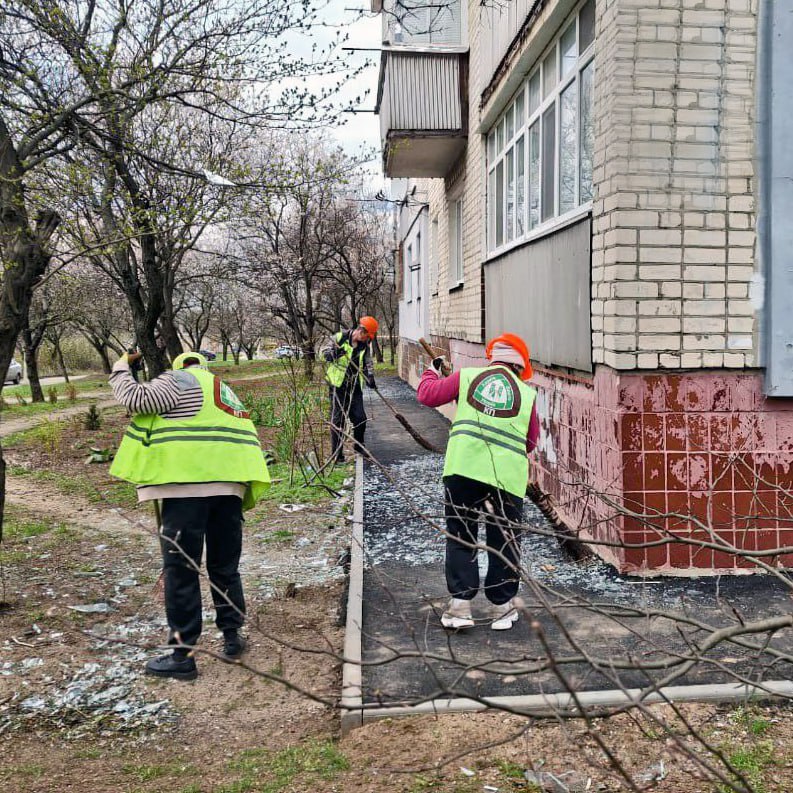 Ліквідують наслідки удару БПЛА по місту комунальні служби: Новини Харкова