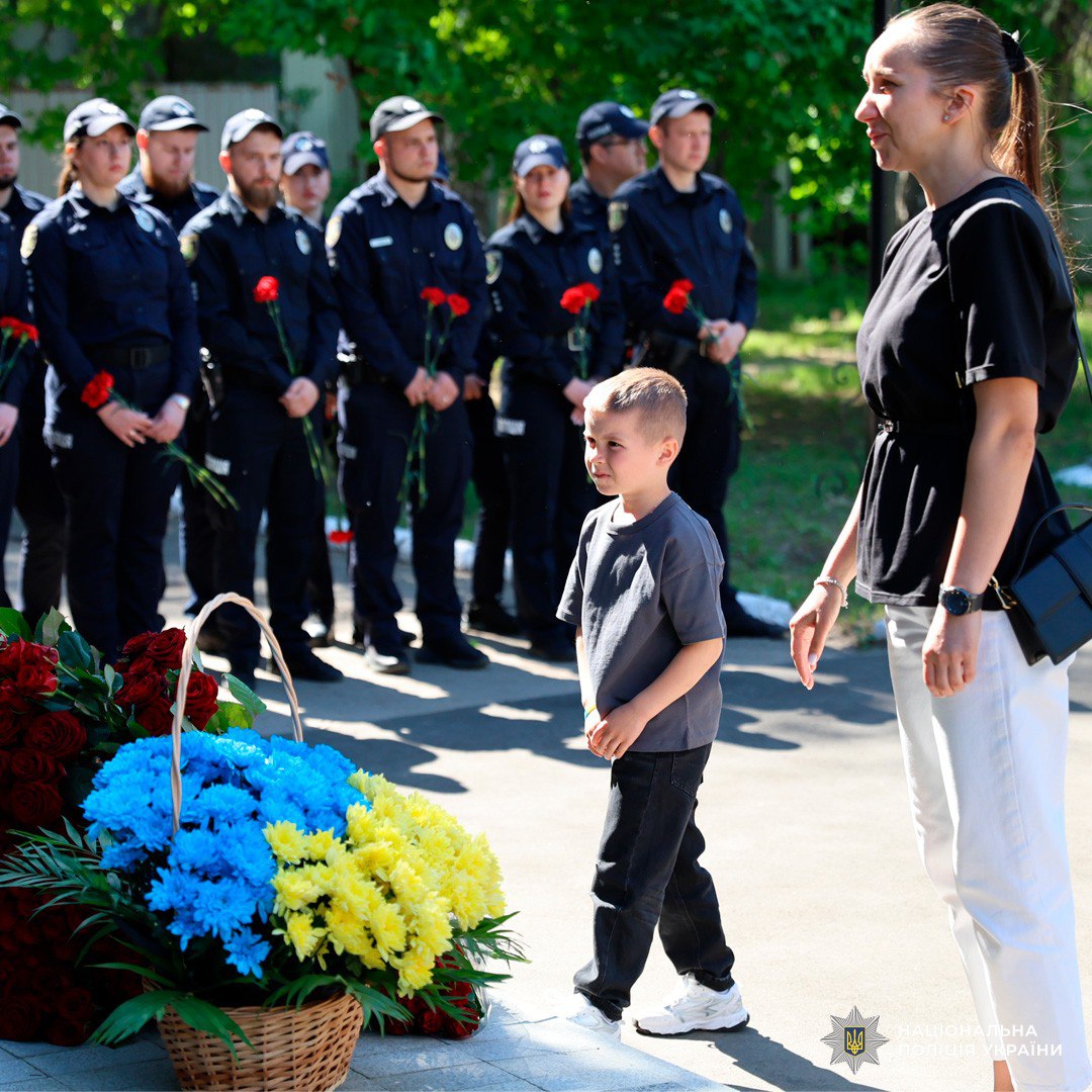Відкрито пам’ятник полковнику поліції Олександру Іванову, який загинув внаслідок ворожого авіаудару: Новини Харкова