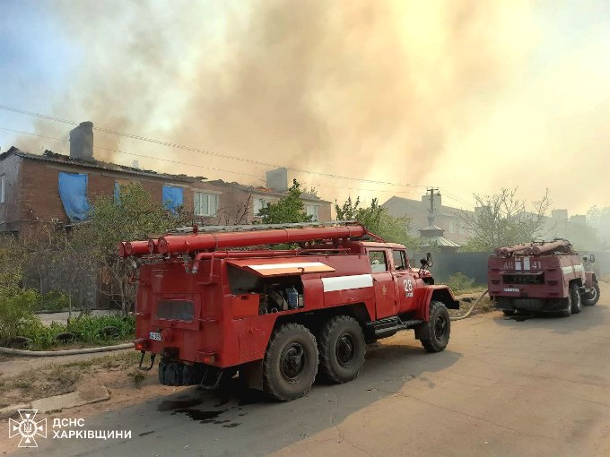 Пожежа в Ізюмі: вогонь охопив 80 гектарів лісу, детонують боєприпаси