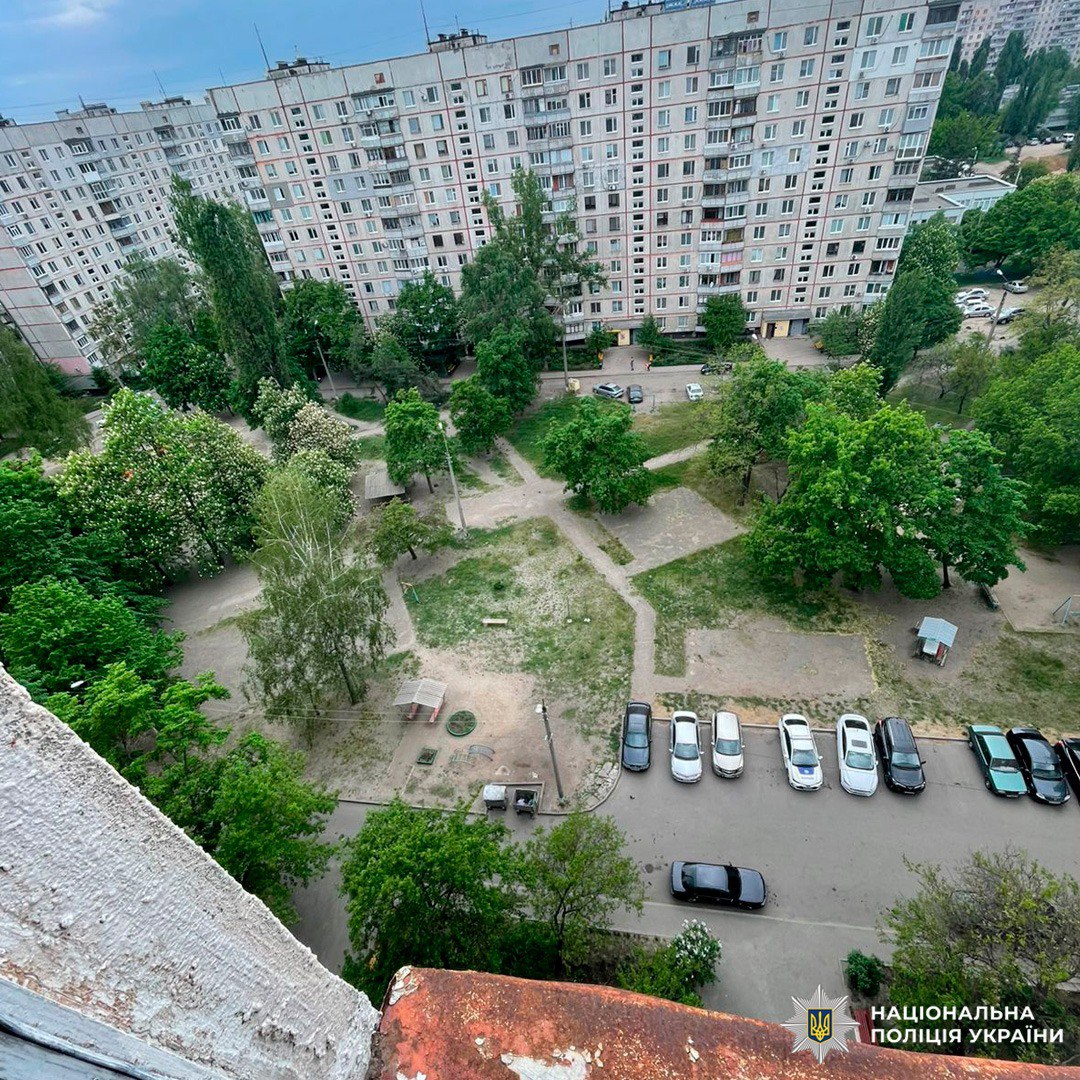 Врятували дитину на 12 поверсі будинку поліцейські: Новини Харкова