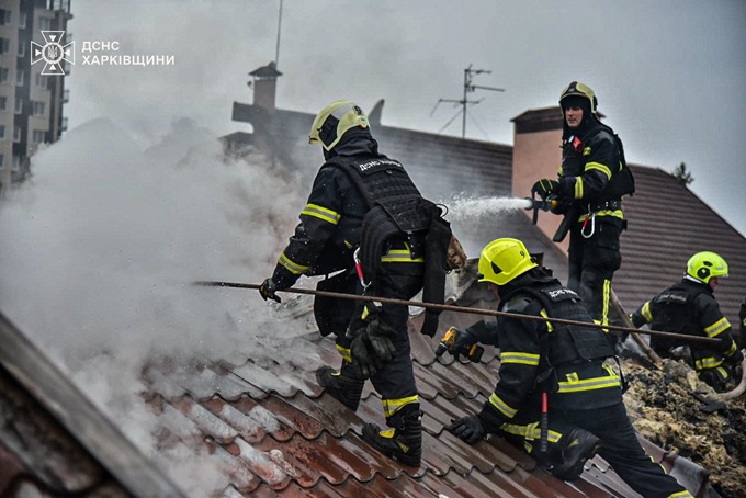 Наслідки атаки «Шахедів» у Харкові: шість пожеж, зруйновані ринок і житло