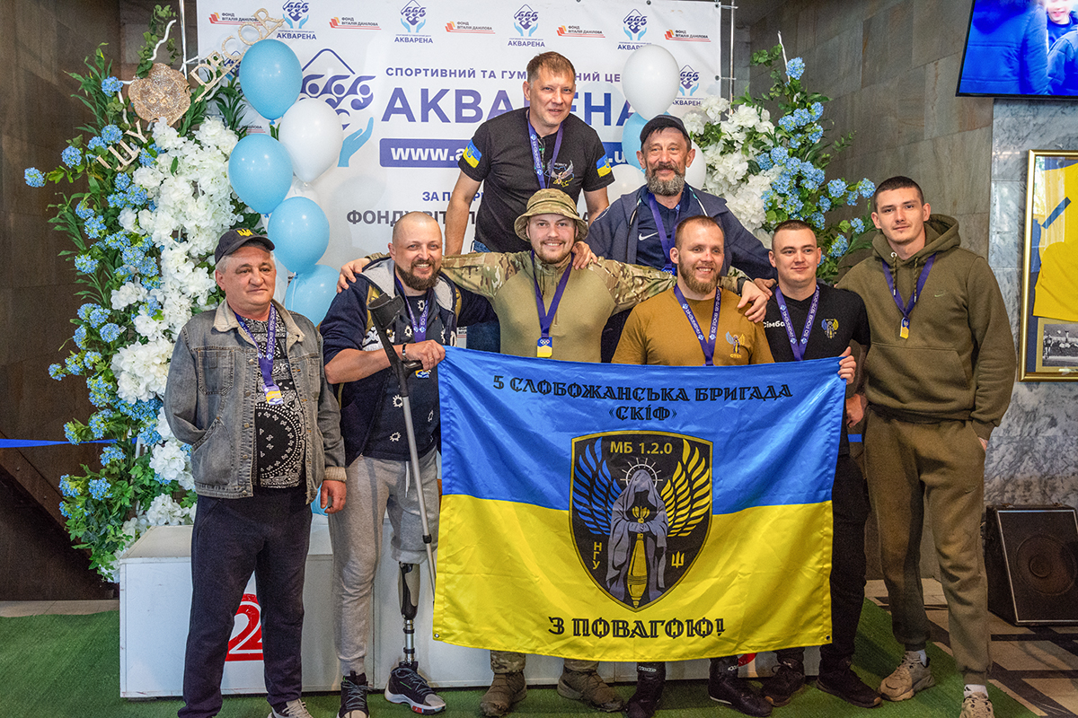 У Харкові відбулися перші змагання з плавання для військових з пораненнями та ампутаціями (відео)