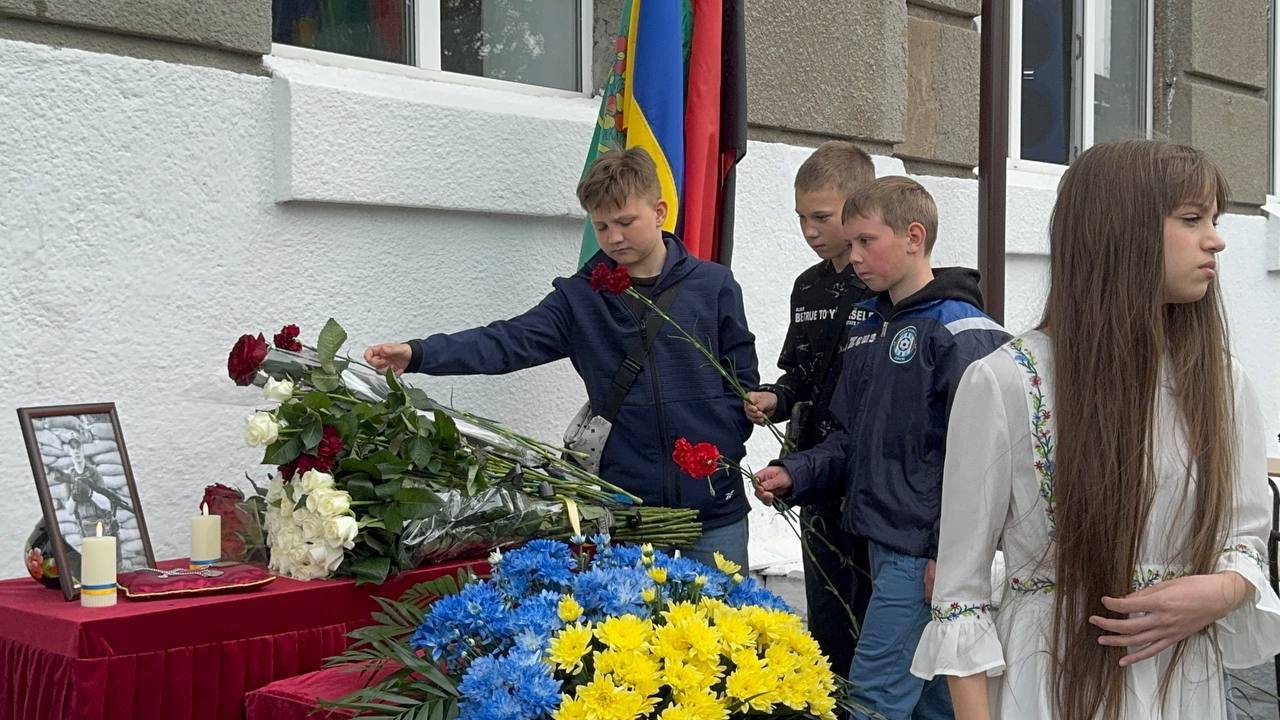 У Харкові вшанували памʼять загиблого бійця Антона Пономарьова