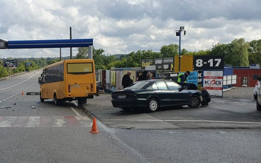 Потрійна ДТП через непоступливого водія сталася на харківському перехресті