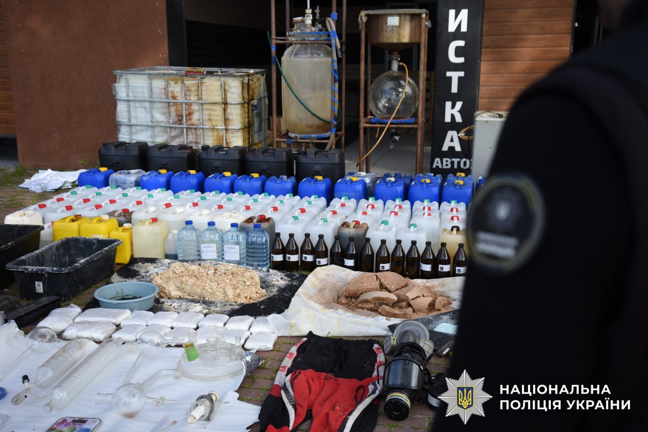 Розповсюджували наркотики на сотні мійльонів зловмисники угруповання, яке викрили правоохоронці: Новини Харкова