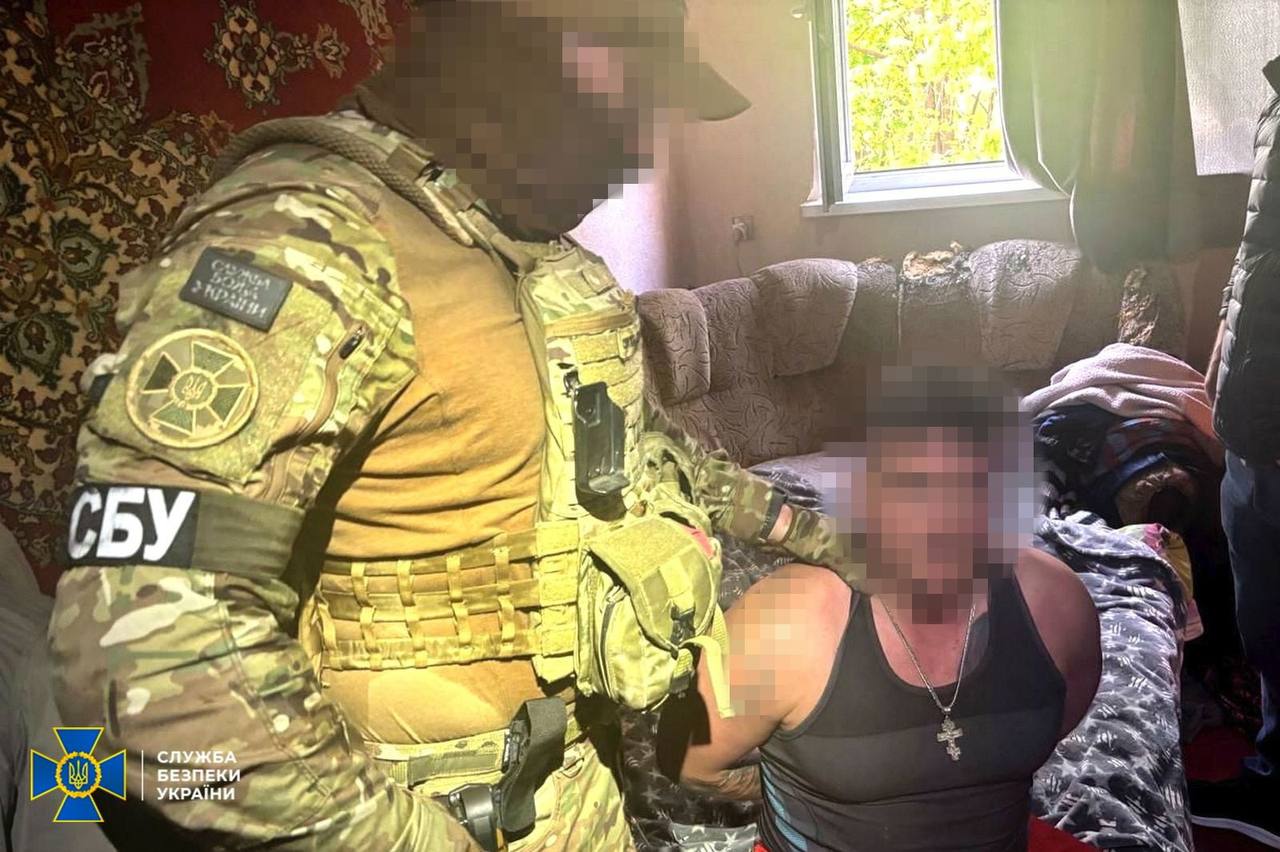 СБУ затримала у Харкові військовослужбовця, який коригував удари рф по позиціях ЗСУ на Курщині