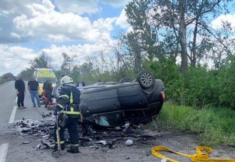 Під Харковом чоловік вилетів на зустрічну смугу та загинув у лобовому зіткненні (фото)