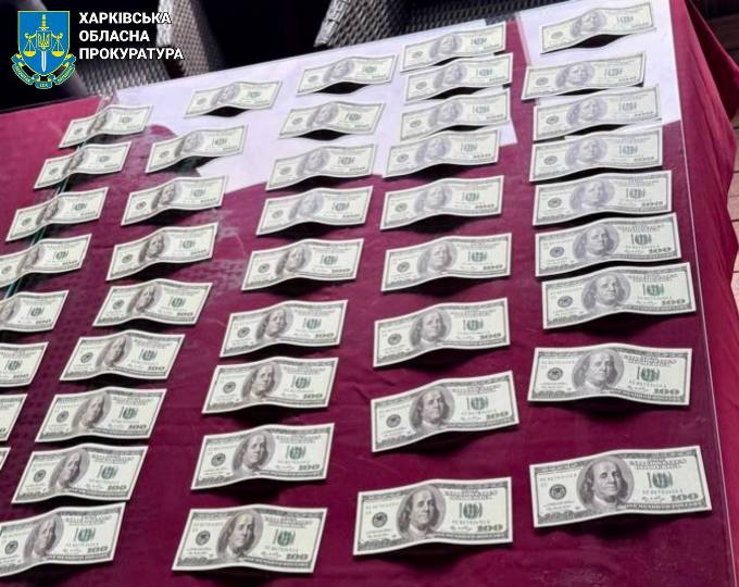 У Харкові затримали жінку, яка вимагала 4700 доларів за «звільнення» від служби
