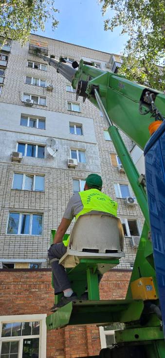 У Харкові ліквідовують наслідки нічної атаки дронами