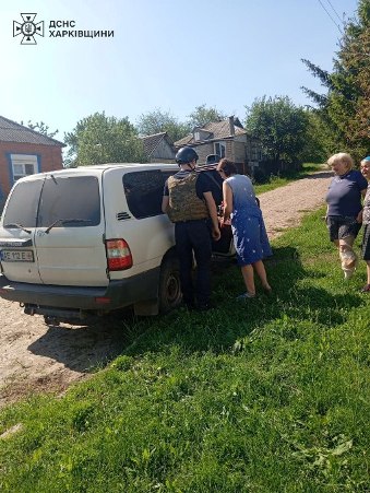 Новини Харкова: ДСНС евакуювала трьох людей із Купʼянської громади