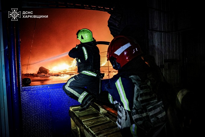 Новини Харкова: масштабна пожежа після удару дронів у Васищеве