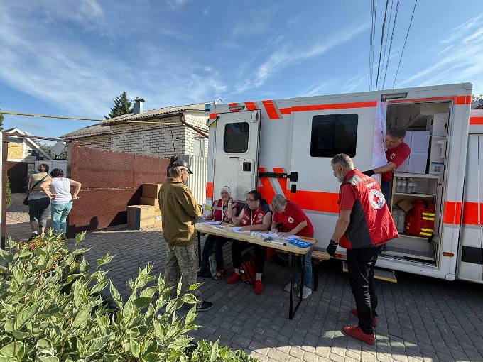 У Новобаварському районі Харкова ліквідовують наслідки нічного обстрілу