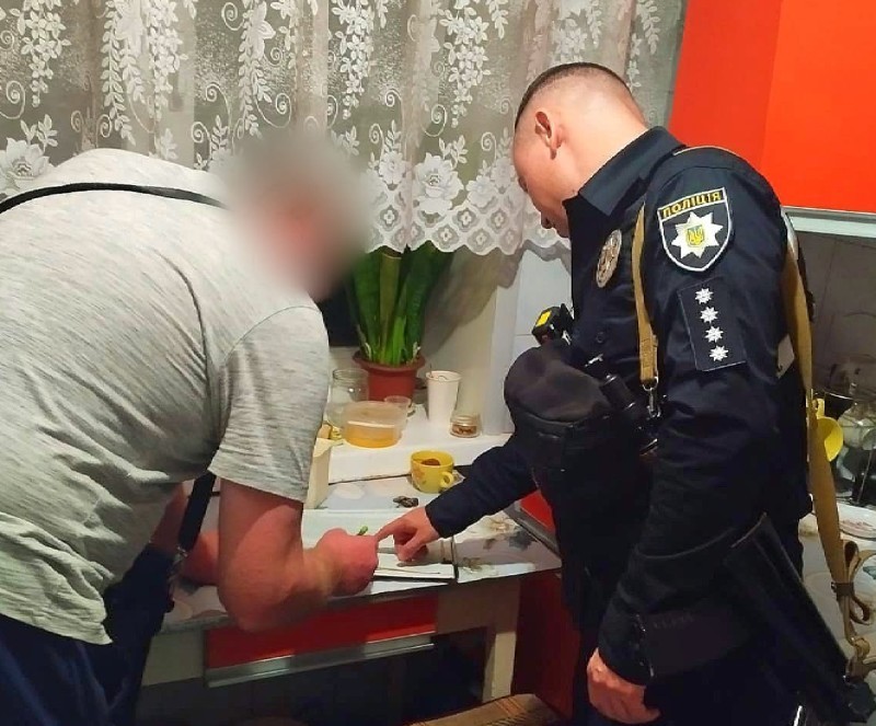 У Харкові чоловік побив літню матір 