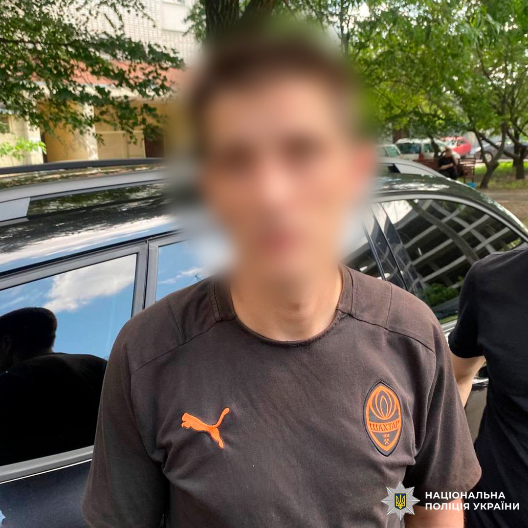 двоє раніше судимих чоловіків напали на 65-річну жінку