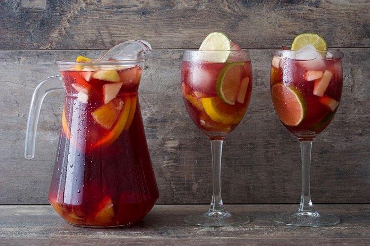 Як приготувати 9 узварів із полуницею