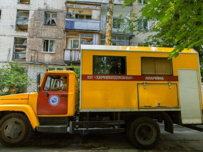 У Харкові ремонтують водопостачання в будинках після обстрілу