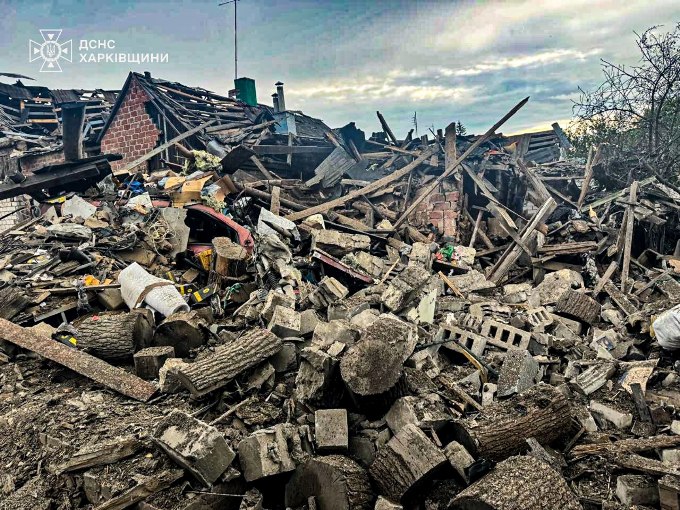 На Харківщині врятовано матір з дитиною з-під завалів після авіаудару