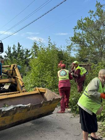 В Основʼянському районі Харкова тривають відновлювальні роботи після атаки дронів