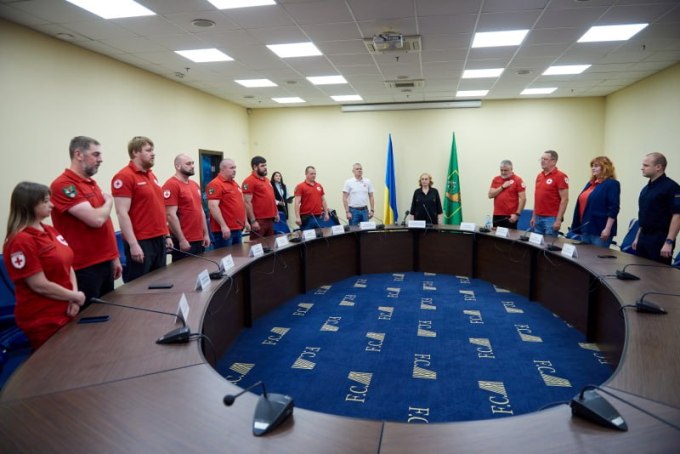 У Харкові нагородили волонтерів Червоного Хреста за ліквідацію наслідків обстрілів