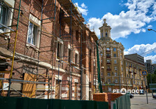 У Харкові відбудовують зруйновану "Іскандером" триповерхівку (фото)