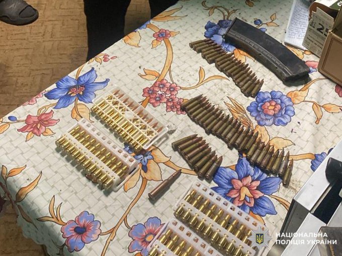 Мешканцю Чугуївського району загрожує до 7 років за зберігання понад 100 патронів