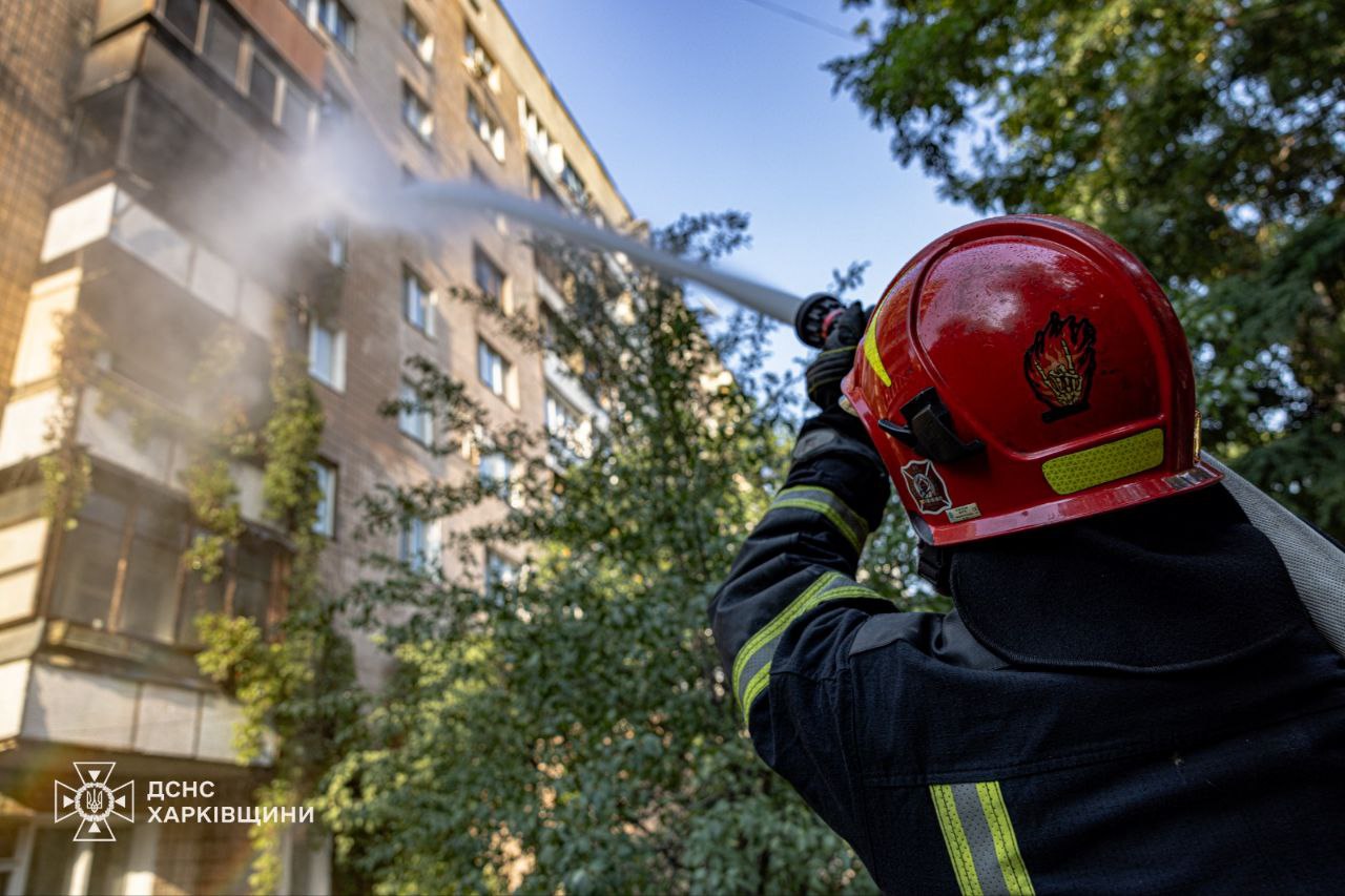 Врятували жінку під час пожежі у багатоповерхівці вогнеборці: Новини Харкова
