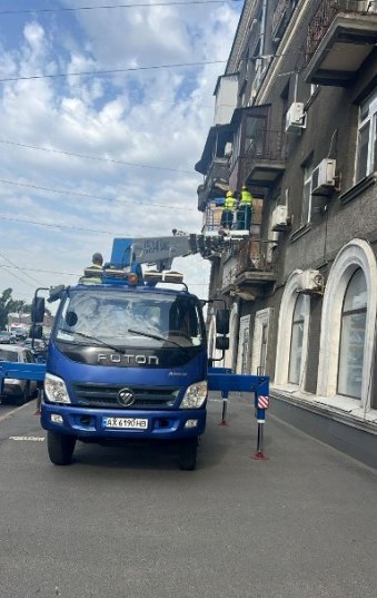 У Харкові пошкоджено понад 20 будинків після удару дронів: ведуться відновлювальні роботи