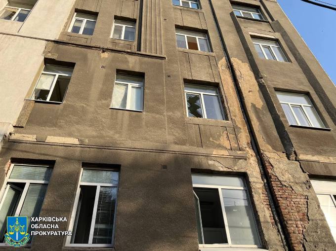 У Харкові надали допомогу жінкам і новонародженим після удару дронів по пологовому будинку