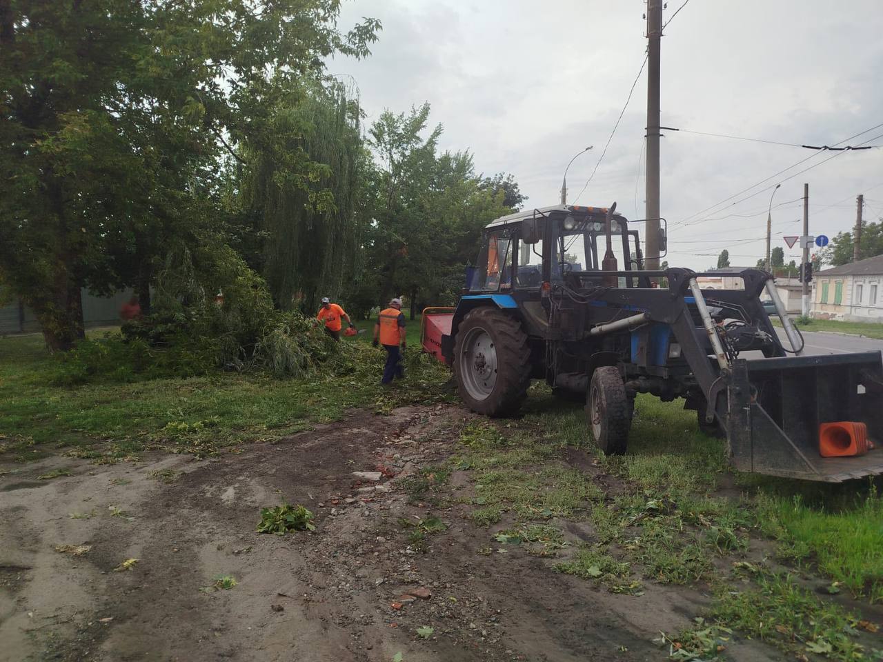 Впорядковують приватний сектор після буревію комунальники: Новини Харкова