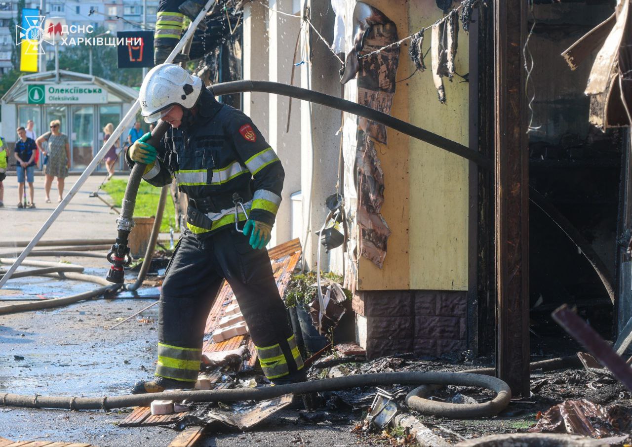 Рятувальники розповіли, як боролися із пожежею у харківському кафе