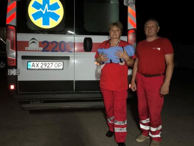 Під Харковом в кареті «швидкої» народилася дитина