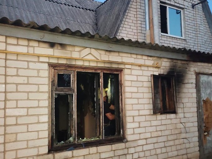 На Харківщині чоловік облив бензином і підпалив будинок після сварки