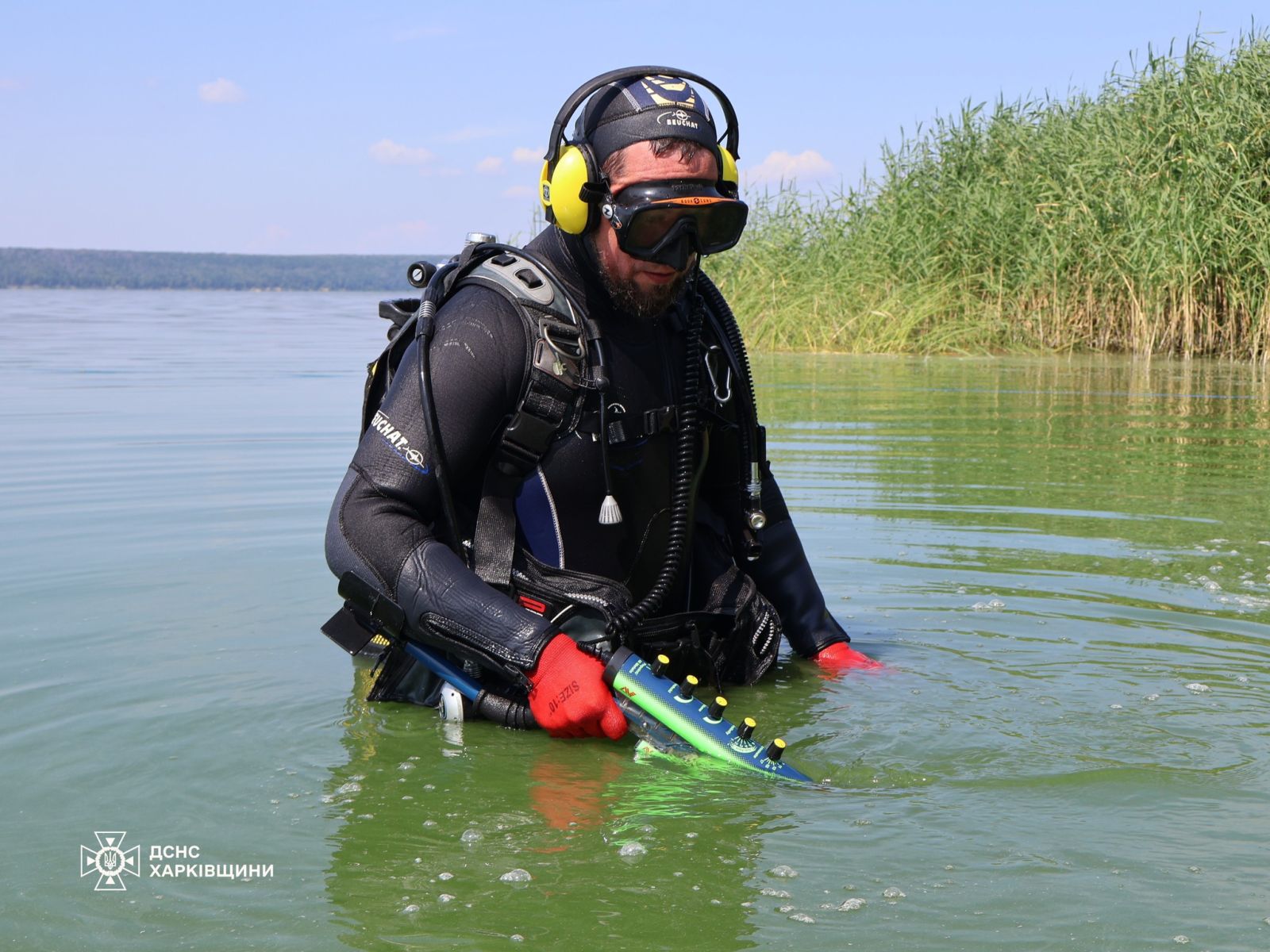 Водойми Харківщини оглядають сапери-водолази (фото)