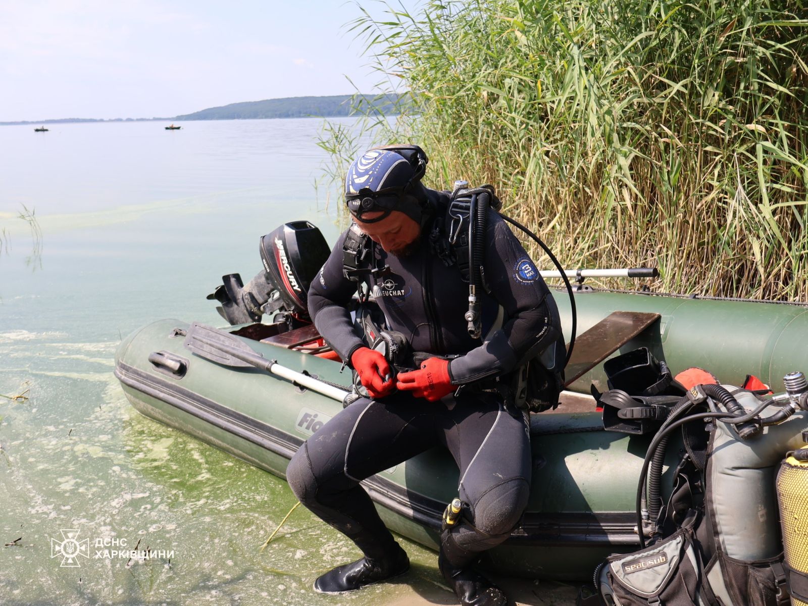 Водойми Харківщини оглядають сапери-водолази (фото)