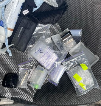 У Харкові в авто жінки знайшли 20 пакетів із кристалічною речовиною