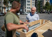 Ігор Терехов передав військовим техніку, а комунальникам – бронежилети