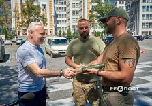 Ігор Терехов передав військовим техніку, а комунальникам – бронежилети