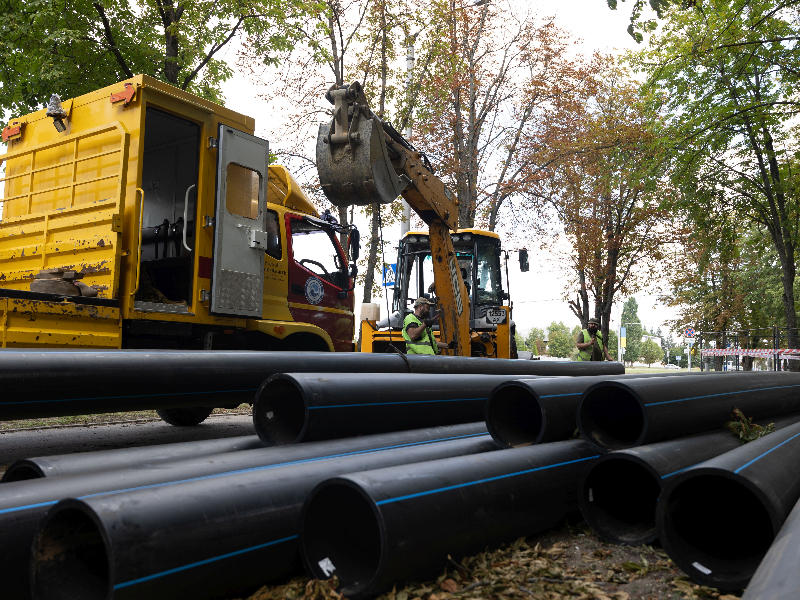 Понад 2 км водопроводів, пошкоджених обстрілами, відремонтували у Харкові (фото)