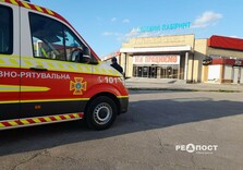 Кров на меблях, дірка в стелі – як виглядає місце прильоту дрона по меблевому магазину в Харкові