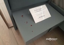 Кров на меблях, дірка в стелі – як виглядає місце прильоту дрона по меблевому магазину в Харкові