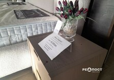 Кров на меблях, дірка в стелі – як виглядає місце прильоту дрона по меблевому магазину в Харкові