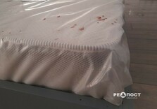 Кров на меблях, дірка в стелі – як виглядає місце прильоту дрона по меблевому магазину в Харкові