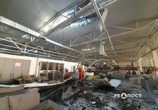 Кров на меблях, дірка в стелі – як виглядає місце прильоту дрона по меблевому магазину в Харкові